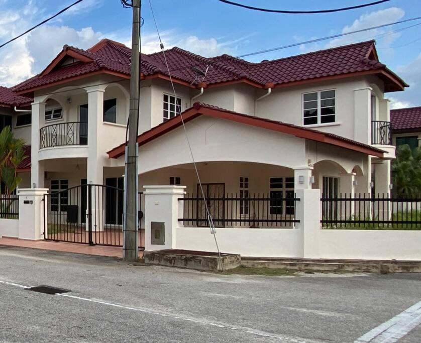 Teluk Cempedak Semi-D House 19Pax By Iconique Villa Kuantan Exterior photo