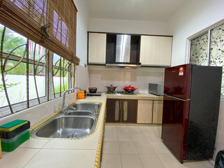 Teluk Cempedak Semi-D House 19Pax By Iconique Villa Kuantan Exterior photo